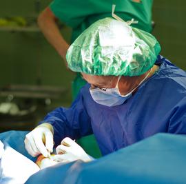 A neurosurgeon is performing neurological procedure